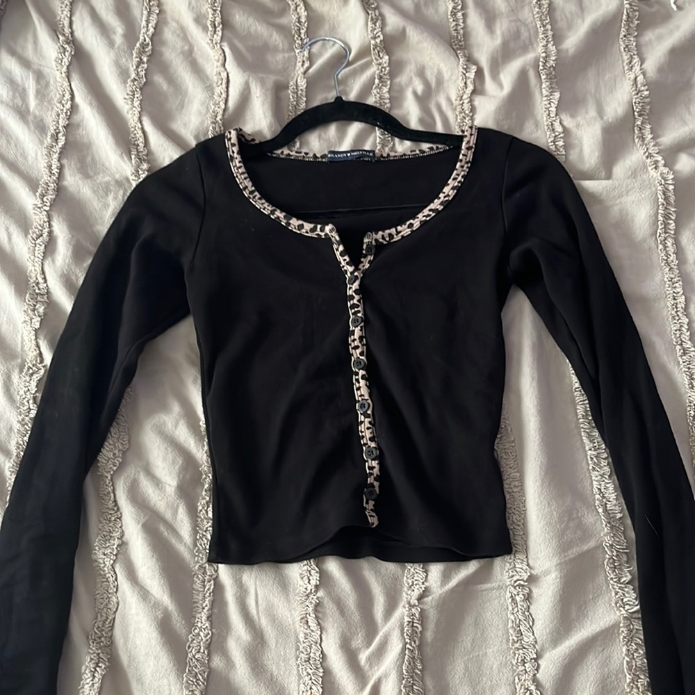 Brandy Melville long sleeved cheetah print black top